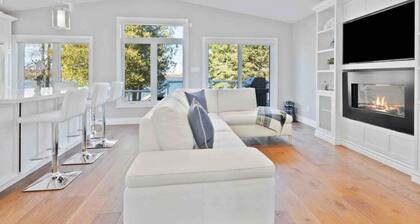 Modern Waterfront Home on Georgian Bay w/ Hot Tub!