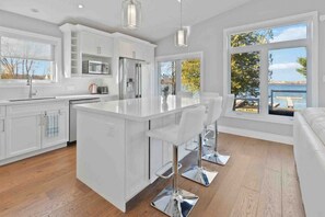 冰箱、微波炉、烤箱、炉灶