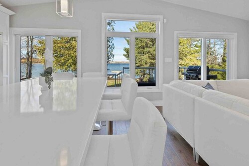 Modern Waterfront Home on Georgian Bay w/ Hot Tub!