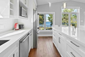 冰箱、微波炉、烤箱、炉灶