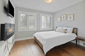 4 bedrooms, desk, iron/ironing board, travel cot