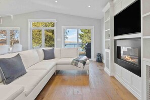 智能电视、壁炉、电子游戏、乒乓球