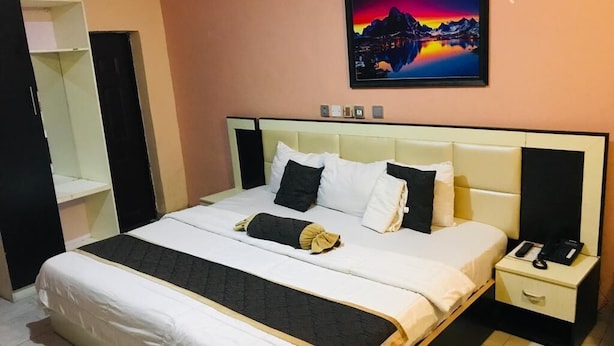 Luxury Room | 1 bedroom, laptop workspace, free WiFi