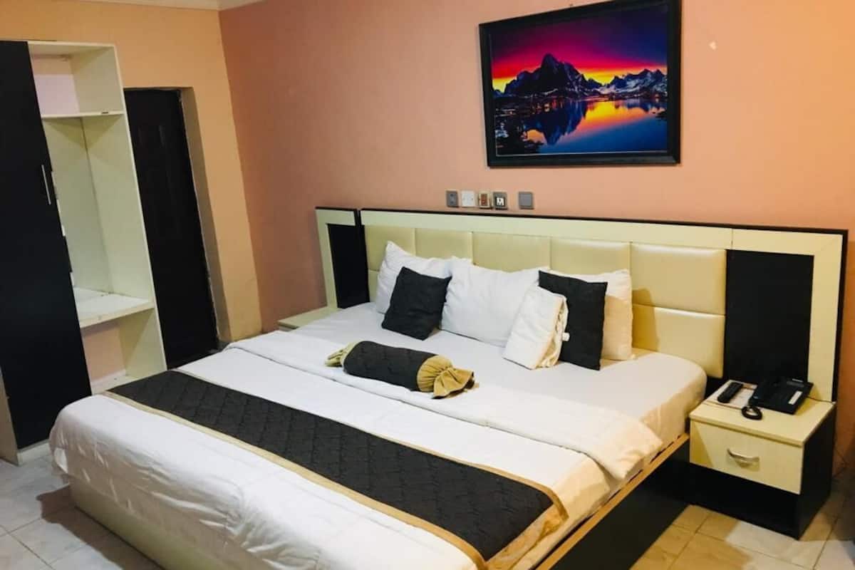 1 habitación, espacio para trabajar con laptop y wifi gratis 
