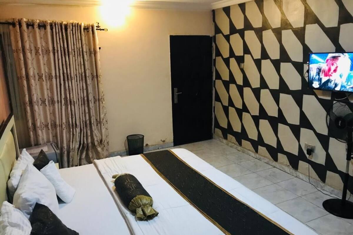 1 habitación, espacio para trabajar con laptop y wifi gratis 