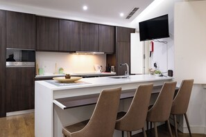 Fridge, microwave, oven, stovetop - Simplify in this peaceful, centrally located space.<br>One-bedroom apartment,... (Figueira da Foz)