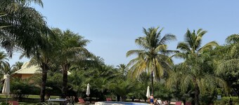 KëR Nibissawe: Villa with a resort style pool at guarded residence by the beach