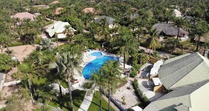 KëR Nibissawe: Villa with a resort style pool at guarded residence by the beach