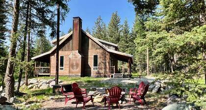 Modern cabin in the woods- privacy & wildlife!