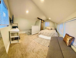 1 chambre, bureau, fer et planche Ă repasser, lit parapluie