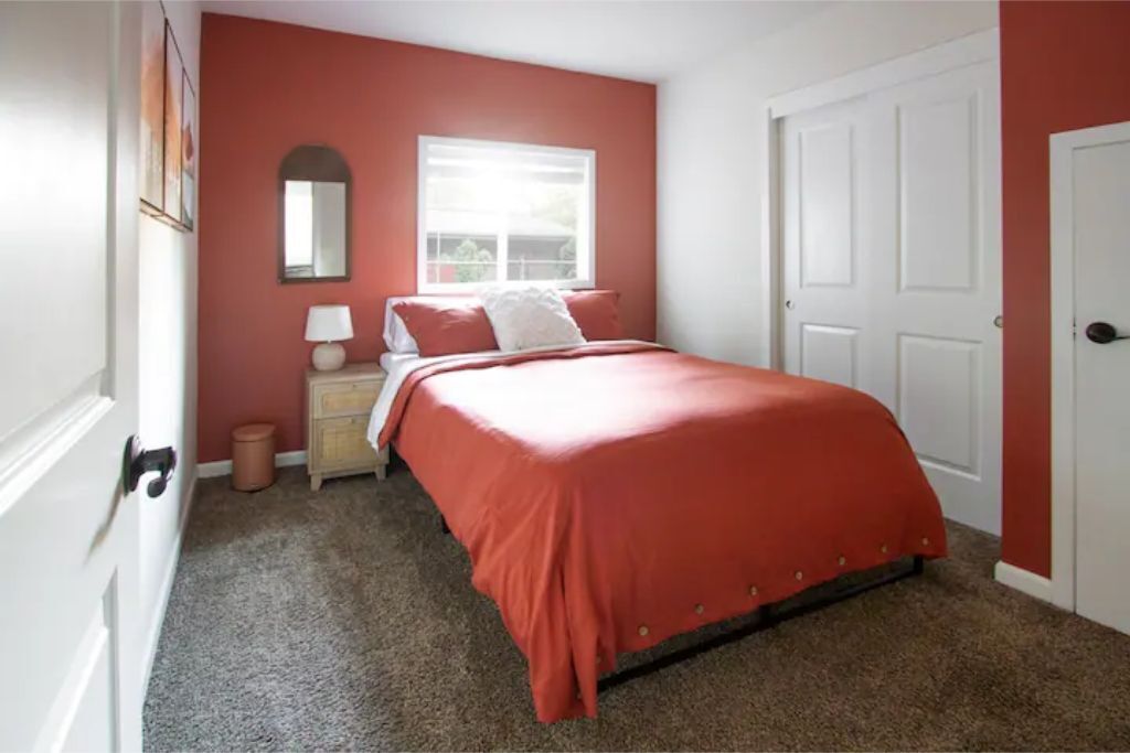 3 室のベッドルーム、デスク、アイロン / アイロン台、WiFi (無料)