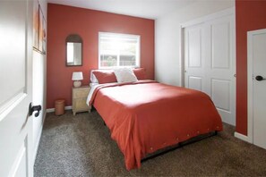 3 bedrooms, desk, iron/ironing board, free WiFi