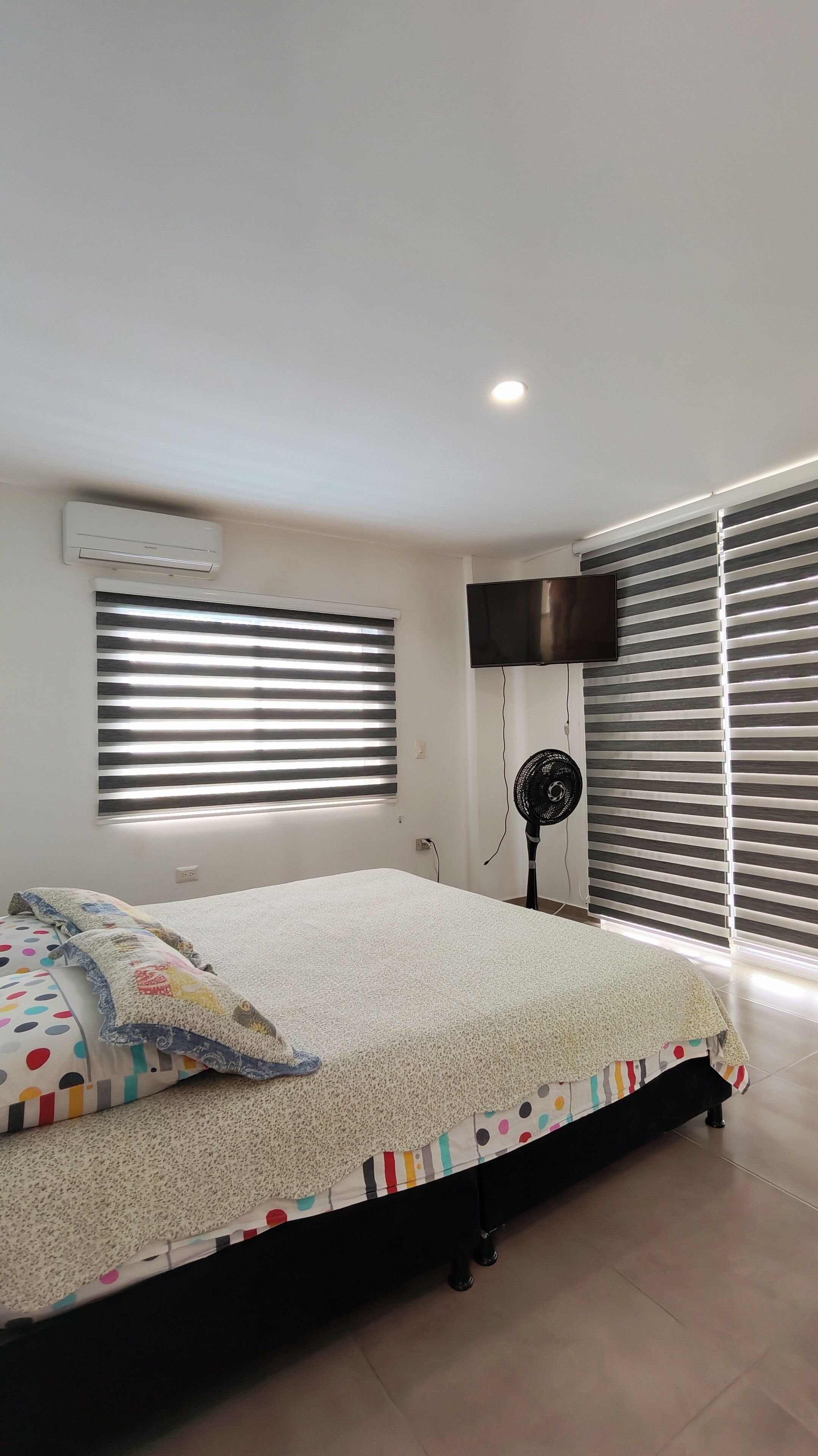 5 bedrooms, desk, free WiFi, bed sheets