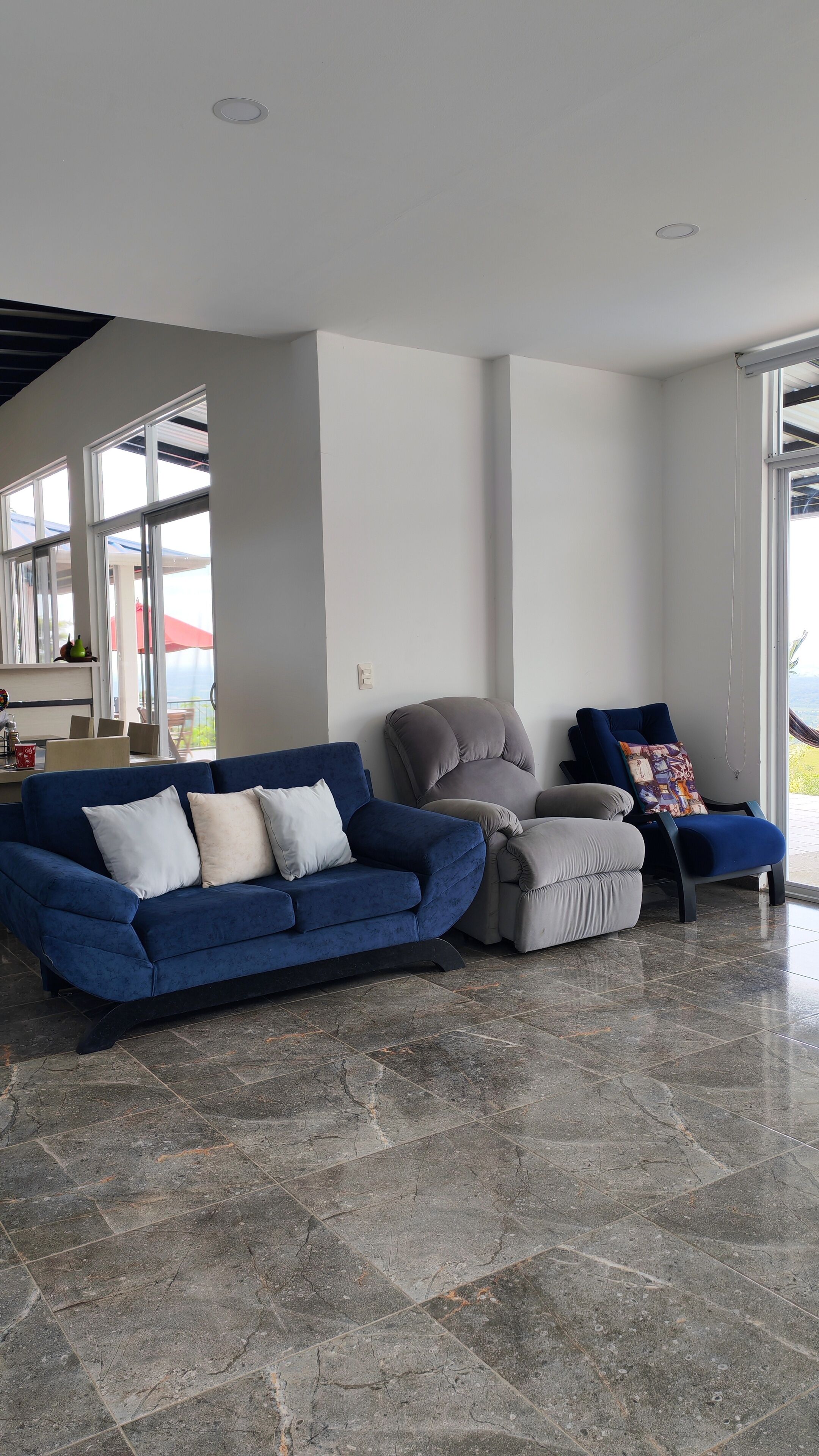 Smart TV, table tennis, books