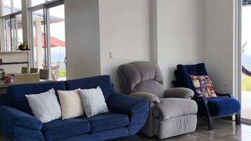 Smart TV, table tennis, books