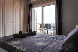 2 slaapkamers, een strijkplank/strijkijzer, gratis wifi, beddengoed