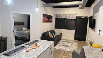 1 soverom, strykejern/-brett, wi-fi (inkludert) og sengetøy