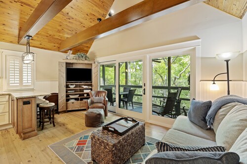 Luxury 1 bedroom in West Beach Kiawah, Walk to Beach & Golf!