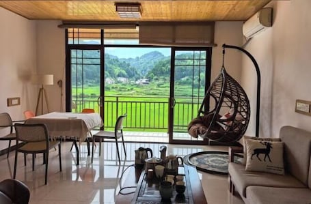 Room. Lang Shan Dao Tian Min Su