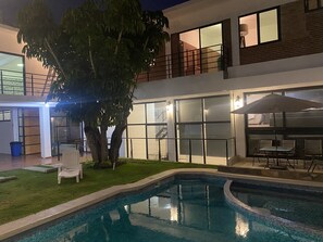Indoor pool, outdoor pool - Casa Isela up to 18 guests heated pool (Cuernavaca)