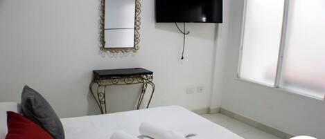 8 bedrooms, free WiFi, bed sheets