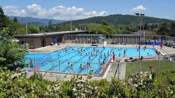 Kensington Park outdoor pool