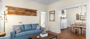 Farmhouse 3 bedroom downtown by River Walk No cleaning fee