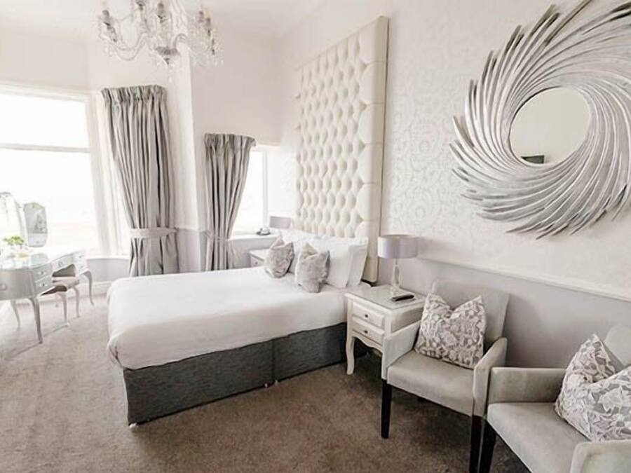 Deluxe Studio Suite | Iron/ironing board, free WiFi, bed sheets