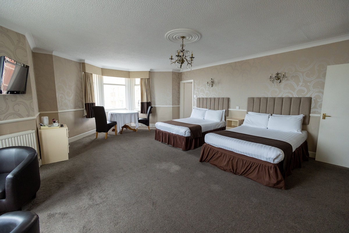 Deluxe Studio Suite | Iron/ironing board, free WiFi, bed sheets