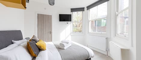 1 bedroom, desk, laptop workspace, free WiFi