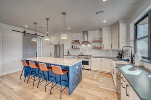 Fridge, microwave, oven, stovetop - Peaceful River - Lovely Oasis Along the Little Arkansas River! (Salida)