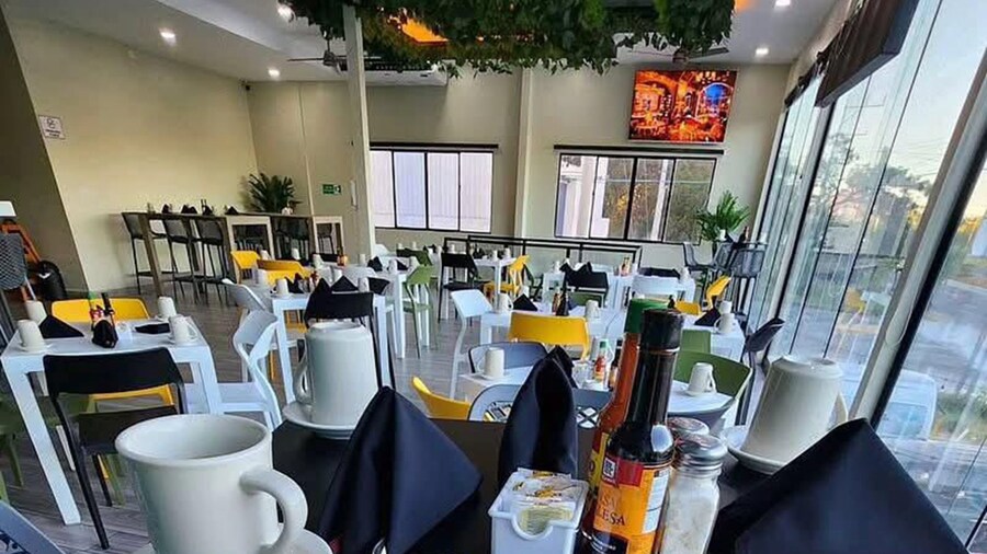 Mi Tierra Aeropuerto Hotel y Restaurante