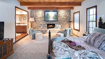 Family Cabin | 4 bedrooms, free WiFi, bed sheets