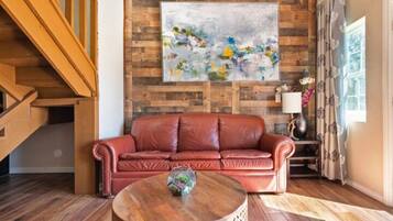 Basic Cabin | Living area | 43-inch TV with digital channels, fireplace