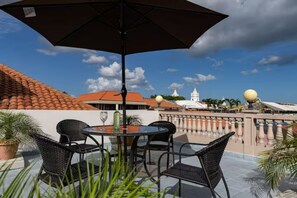 Appart'hôtel Deluxe, 4 chambres, vue mer, niveau Exécutif | Terrasse/Patio