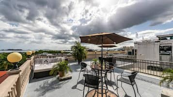 Deluxe Condo, 4 Bedrooms, Sea View, Executive Level | Terrace/patio