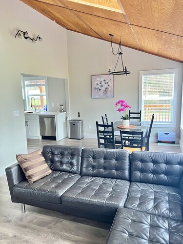 Riverfront House + 2 Acre Land + Wallace River + Private Creek