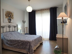 2 dormitorios, tabla de planchar con plancha, wifi gratis y ropa de cama