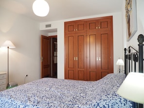 2 habitaciones, tabla de planchar con plancha y wifi gratis 