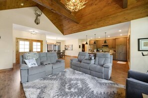 Smart TV y chimenea