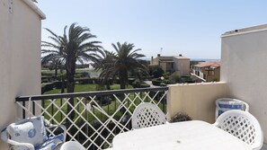 Property grounds - Apt 4/6 ppl, sea view terrace, pool, parking (Agde)