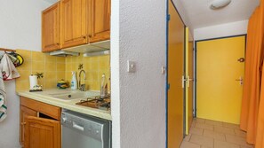 Fridge, microwave, dishwasher, coffee/tea maker - Studio 4 ppl, terrace with loggia, sea at 1km (Agde)