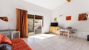 TV - House 4/6 ppl, terrace, pool, private parking (Agde)