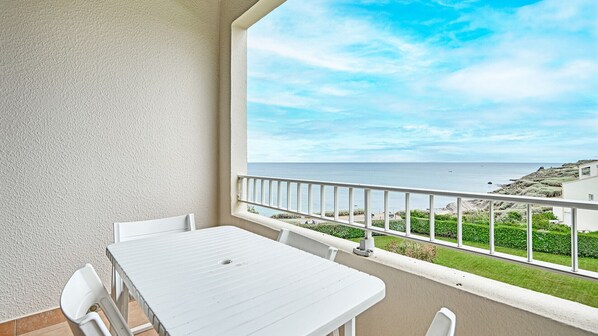 Outdoor dining - Studio 5 ppl, sea view loggia, beach at 100m (Agde)