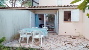 Outdoor dining - Bright apt 5 people, spacious terrace, parking (Agde)