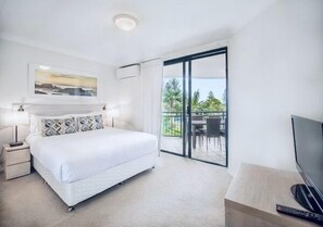 2 bedrooms, desk, iron/ironing board, travel crib