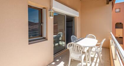 Bright apt 4/6 ppl, terrace, outdoor pool, parking