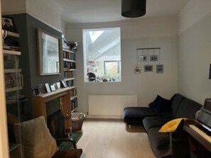 TV, fireplace - Lovely family house in East Dulwich (London)