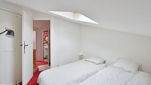 3 chambres, fer et planche à repasser