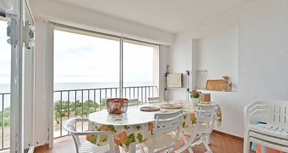 Apt 8 ppl, sea view loggia, near the centre